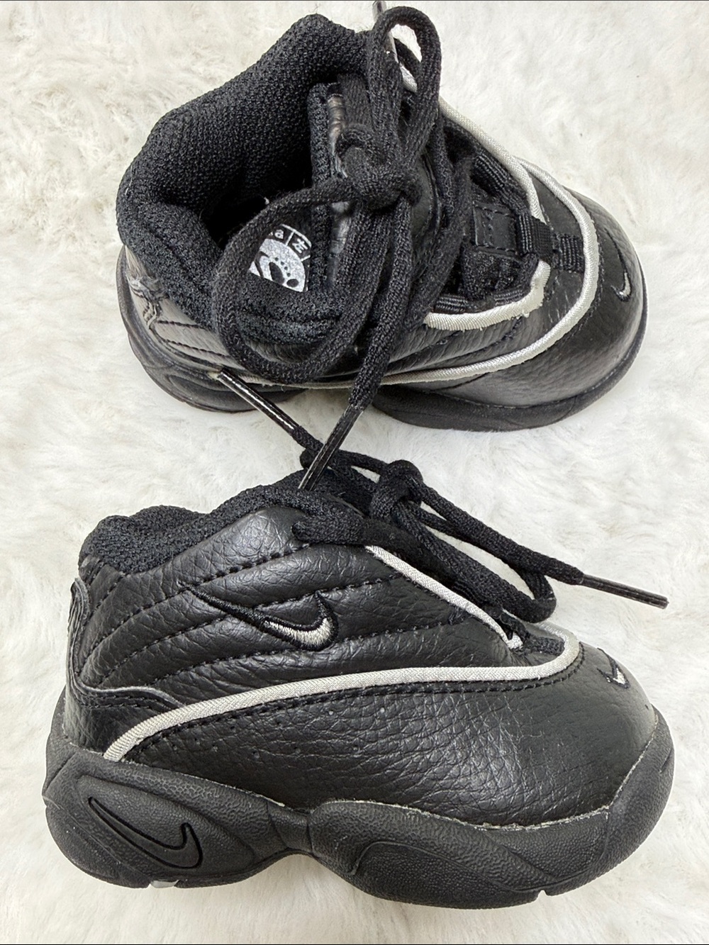 Nike Flight Team TD Infant Baby Basketball Shoes 2C Black Silver Leather Sneaker